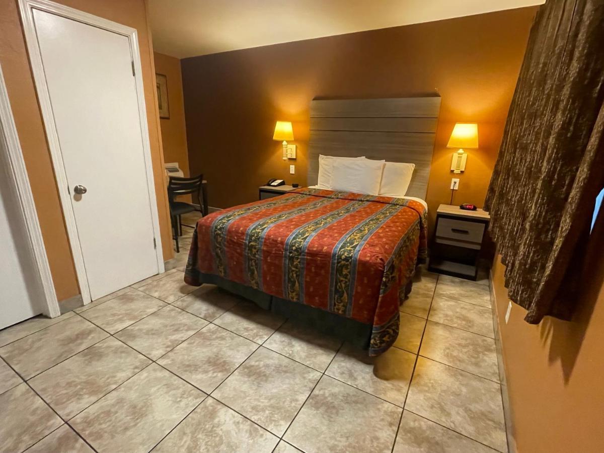 New Corral Motel Викторвил Екстериор снимка