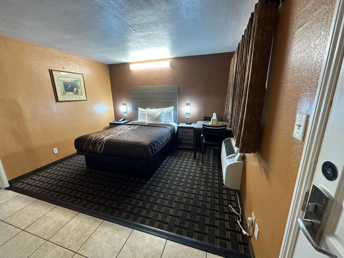 New Corral Motel Викторвил Екстериор снимка